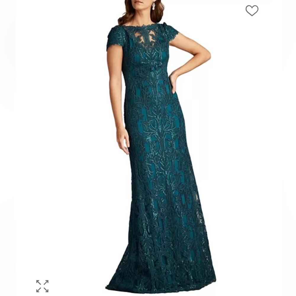 NWT SIZE 4 Tadashi Shoji
Garwood Sequin Embroidered Gown